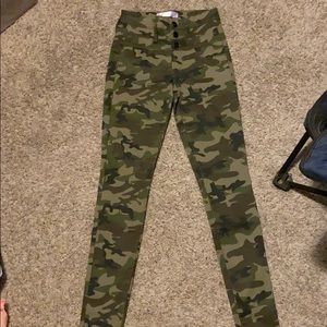 Camouflage skinny jeans